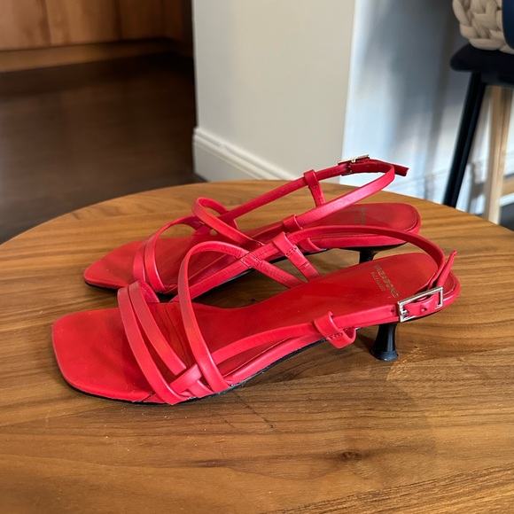 Vagabond Red Kitten Heels - Picture 1 of 4